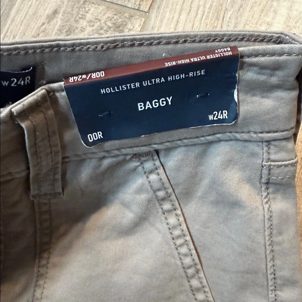 Hollister High Rise Baggy Cargo Pants‎ Woman’s 00R Waist 24R NWT